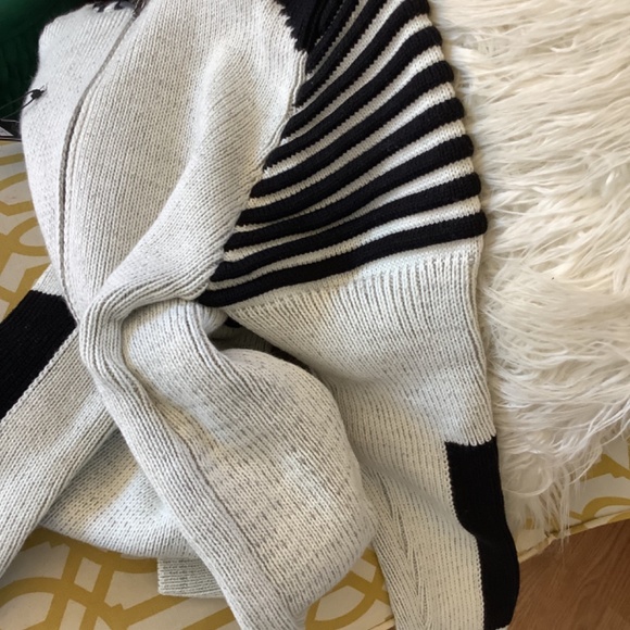 Men’s Sweater Hoodie - Picture 4 of 6